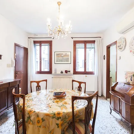 Campiello Chiesa, By Short Holidays *