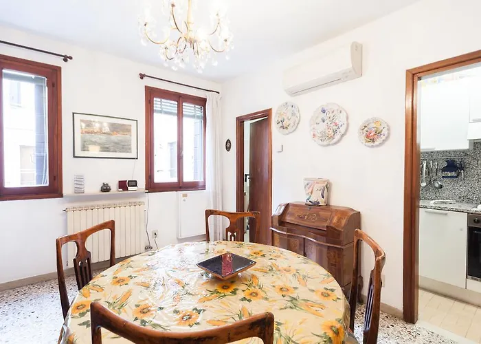 Campiello Chiesa, By Short Holidays