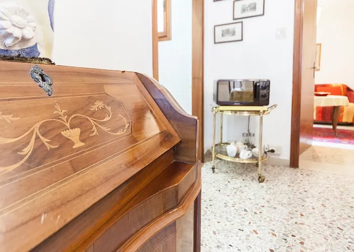 Campiello Chiesa, By Short Holidays *